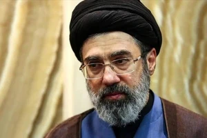 Lãnh tụ tối cao Iran nhấn mạnh 'đoàn kết dân tộc'; Mỹ cáo buộc Iran phóng tên lửa đạn đạo vào Kuwait