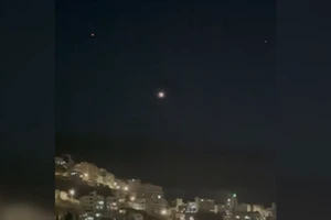 VIDEO: Iran tấn công tên lửa vào Israel
