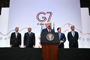 Chiến sự Trung Đông ngày 111: Ông Trump nói về thời gian Mỹ rút quân khỏi vùng Vịnh; Iran cảnh báo ‘sẵn sàng bóp cò’