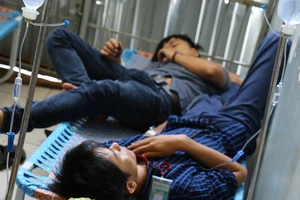 Hàng trăm công nhân nôn ói, đau bụng sau bữa ăn