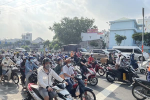 Cận cảnh các cung đường ở TP.HCM sáng ngày 1-10