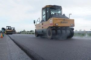 Cao tốc Mỹ Thuận - Cần Thơ đang thiếu gần 95.000 m3 cát