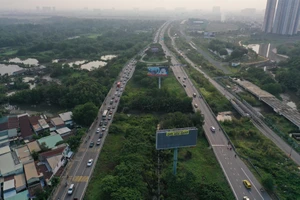 Đề nghị báo cáo kết quả rà soát xử lý bảng quảng cáo trái phép