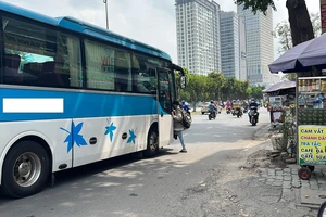 Điểm mặt gần 100 điểm xe dù bến cóc trên địa bàn TP.HCM