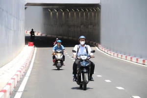Giao thông cửa ngõ Tân Sơn Nhất hạ nhiệt sau ngày thông xe hầm chui Trần Quốc Hoàn