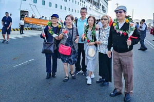 Lý do khách tàu biển dồn dập đến Khánh Hòa dịp đầu năm