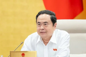 Chủ tịch Quốc hội: Cảng Hải Phòng cần đạt tầm vóc như cảng Singapore