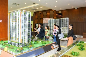 Người vay mua nhà cần thiết yếu là bảng tính dòng tiền để đánh giá khả năng trả nợ của bản thân. Ảnh: THÙY LINH 