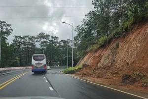 Cấm xe giường nằm 2 tầng chạy trên một số tuyến đường: Cần có lộ trình rõ ràng