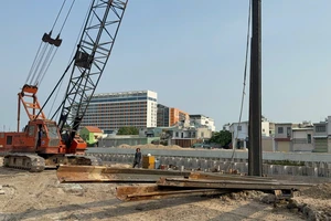 Vướng tình trạng pháp lý nhà ven kênh