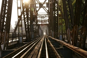 Xây cầu mới cách cầu Long Biên 30 m 