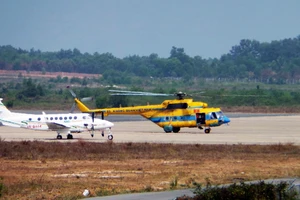 Máy bay bầu Đức xuất hiện cạnh máy bay cứu nạn