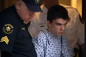 Học sinh cuồng sát ở Mỹ: hầu tòa trong áo bệnh nhân