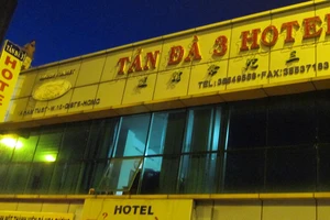 Ba giờ giải cứu thanh niên “ngáo đá” cố thủ ở sân thượng khách sạn