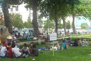 Công viên Bãi Trước biến thành nơi ăn nhậu