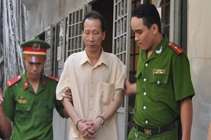 Dùng giấy đất nhặt được làm hồ sơ bán cho nhiều người