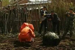 Trung Quốc: ba khối sắt bí ẩn từ trên trời rơi xuống