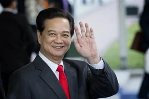 Ngoại giao sôi động lúc biển Đông dậy sóng