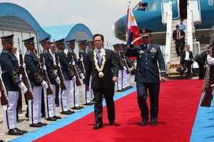 Thượng, Hạ viện Philipines ủng hộ VN