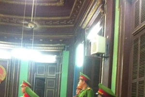 Hoãn xử phúc thẩm vụ vợ bí thư xã giết người để chuyển qua xử lưu động