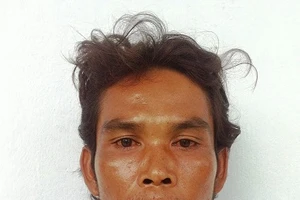 Xác minh nhân thân người nước ngoài trôi dạt trên biển Việt Nam