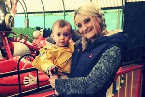 Bà mẹ trẻ tử nạn trên đường cao tốc