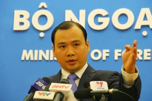 Việt Nam đang xác minh thông tin máy bay Mỹ bay quanh giàn khoan trái phép của Trung Quốc