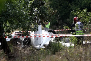 Máy bay rơi do chở quá tải, chỉ một người sống sót