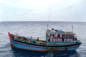 Trung Quốc xác nhận, tàu hải quân nước này bắt giữ 6 ngư dân Việt Nam