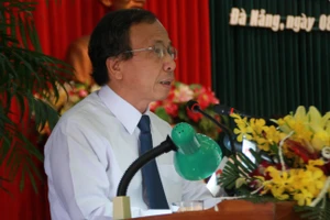 Chất vấn tay ba giữa đại biểu, giám đốc sở và Chủ trì kỳ họp 