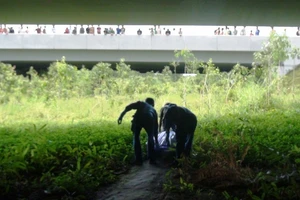 Rùng mình phát hiện xác nam giới phân hủy trơ xương