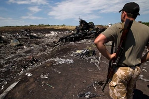 Ukraine cùng lúc tiếp cận máy bay MH17 từ hai hướng?