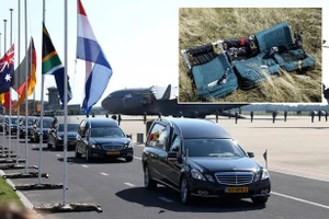 Đón nạn nhân MH17 về trong nước mắt