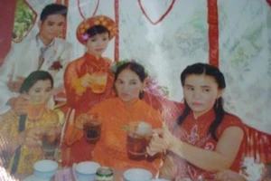 Hi hữu hai cặp vợ chồng hoán đổi cho nhau để sống hạnh phúc hơn