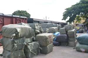 Bắt giữ hàng chục tấn hàng lậu trên tàu thống nhất Bắc – Nam