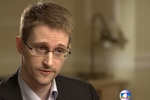 Thêm một “người thổi còi” tiết lộ bí mật chính phủ Mỹ