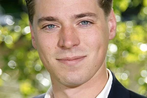 Nghi án cựu tổng thống Pháp có con rơi thứ hai