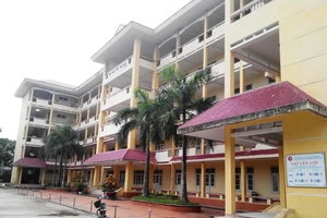 Cách chức, điều chuyển công tác 3 cán bộ thu hơn 1 tỷ đồng “chống trượt“