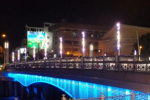 Lung linh sắc màu cầu Lê Văn Sỹ