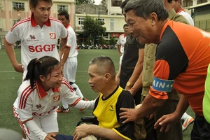 Nhiệt huyết và ân tình trong trận cầu ủng hộ nhà báo Minh Hùng