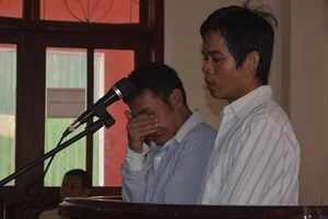 Kẻ giết 5 phu trầm man rợ bật khóc tại tòa xin tha tội chết