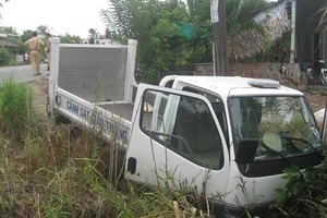 Xe CSGT tông nữ sinh lớp 9 nguy kịch rồi lao xuống mương