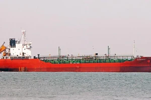 Tàu Sunrise 689 thoát cửa tử trở về