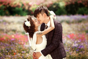 Vợ bịt miệng tình cũ bằng tiền