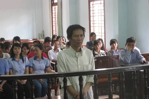 Nhân viên thu tiền của khách hàng bỏ túi riêng gần 1 tỉ đồng