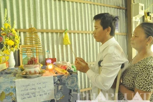 'Con đã về rồi đó em ơi !'