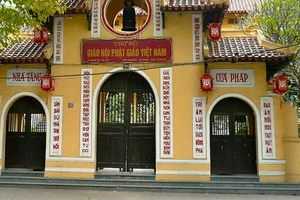 Bé sơ sinh chết vì bị bỏ rơi trước cổng chùa