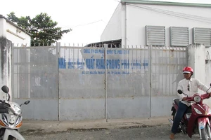 Hàng trăm công nhân đình công đòi tăng lương