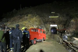 Vụ sập hầm thủy điện: Bắt đầu hút nước từ trong hầm ra ngoài 