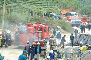 Vụ sập hầm thủy điện: 'Trái bóng' trách nhiệm được đá đi đâu?